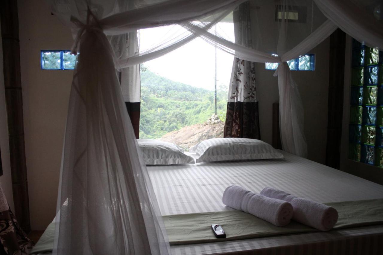 On The Rocks Bungalows, Restaurant And Jungle Trekking Tours Bukit Lawang Exterior foto