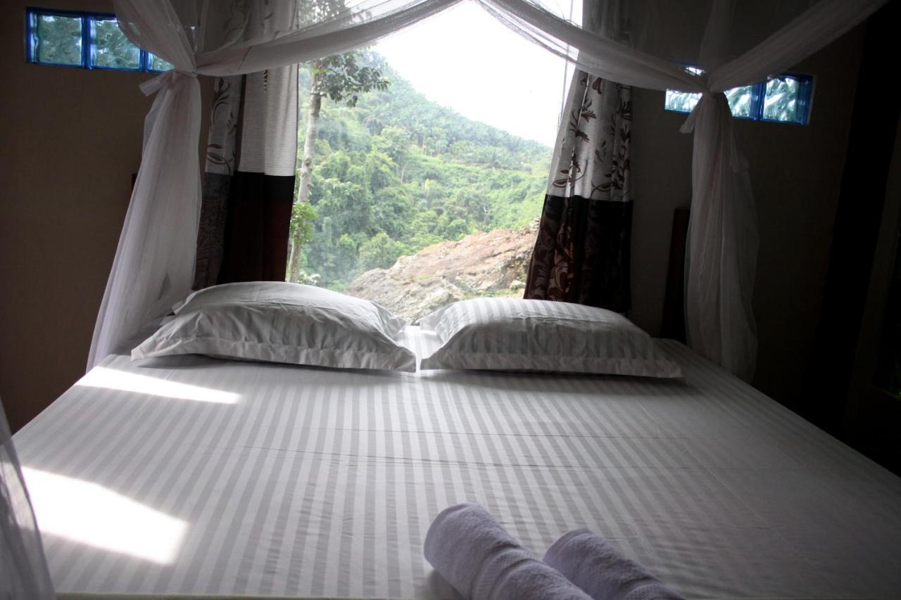 On The Rocks Bungalows, Restaurant And Jungle Trekking Tours Bukit Lawang Exterior foto