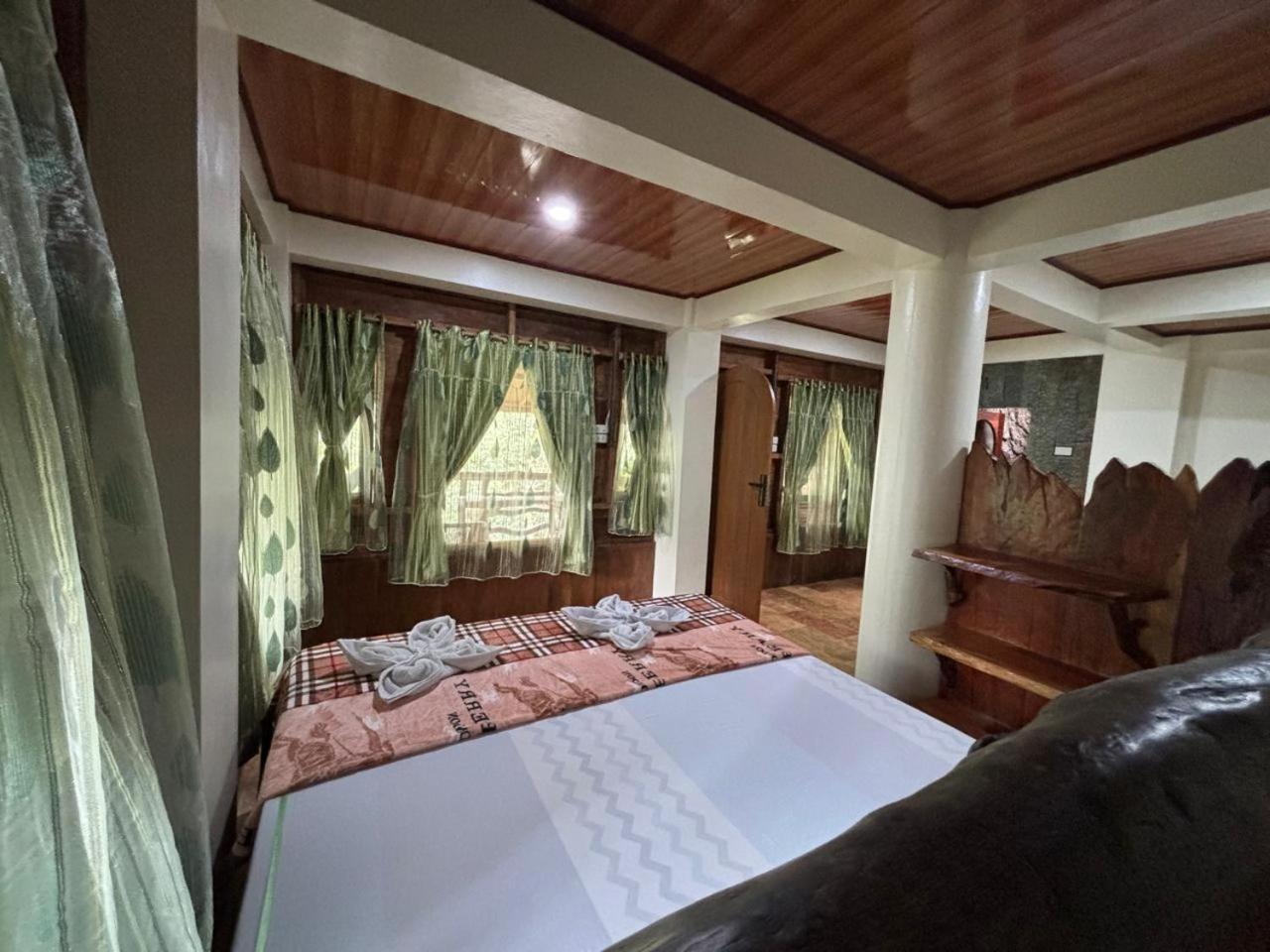 On The Rocks Bungalows, Restaurant And Jungle Trekking Tours Bukit Lawang Exterior foto