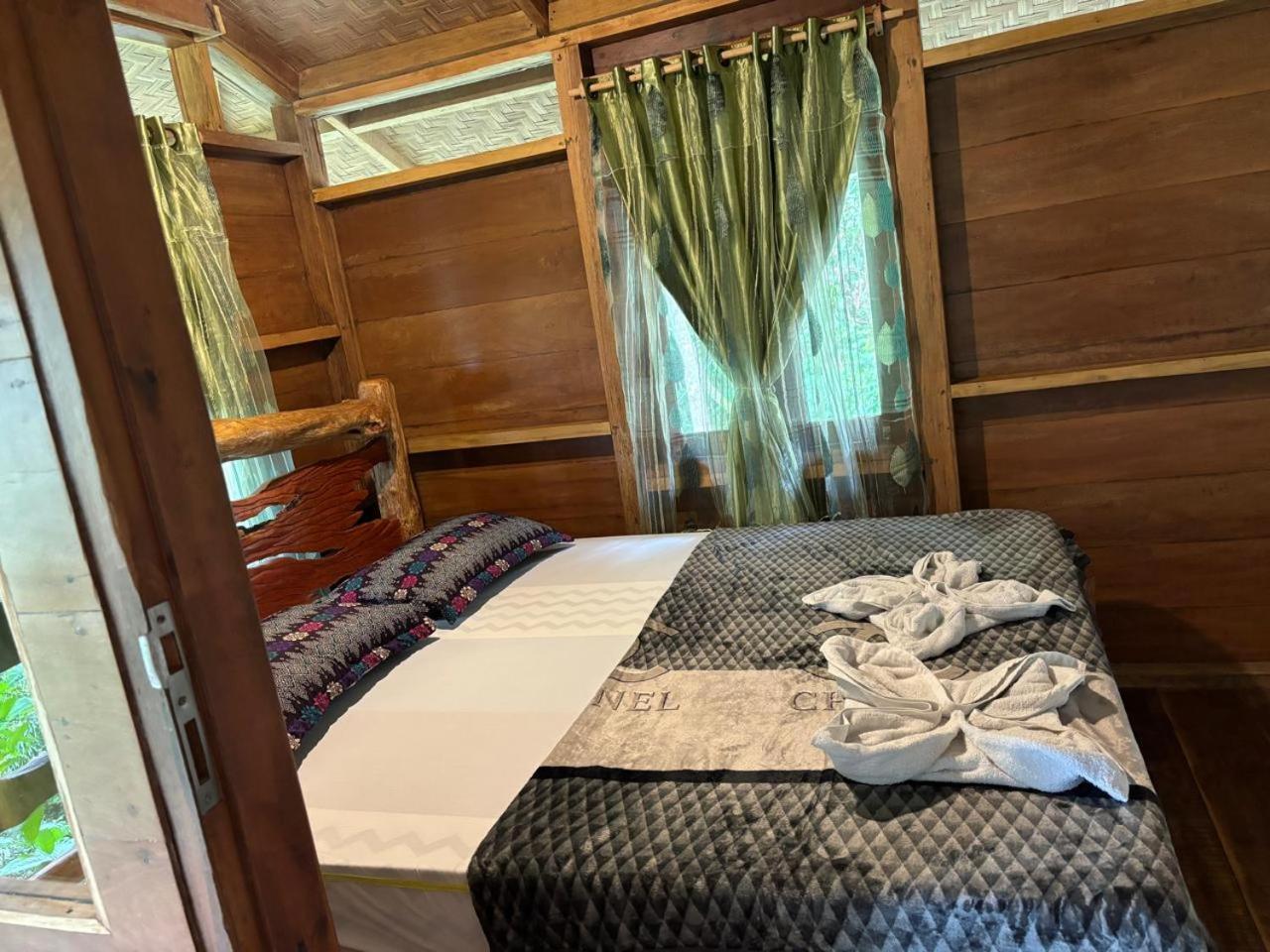 On The Rocks Bungalows, Restaurant And Jungle Trekking Tours Bukit Lawang Exterior foto