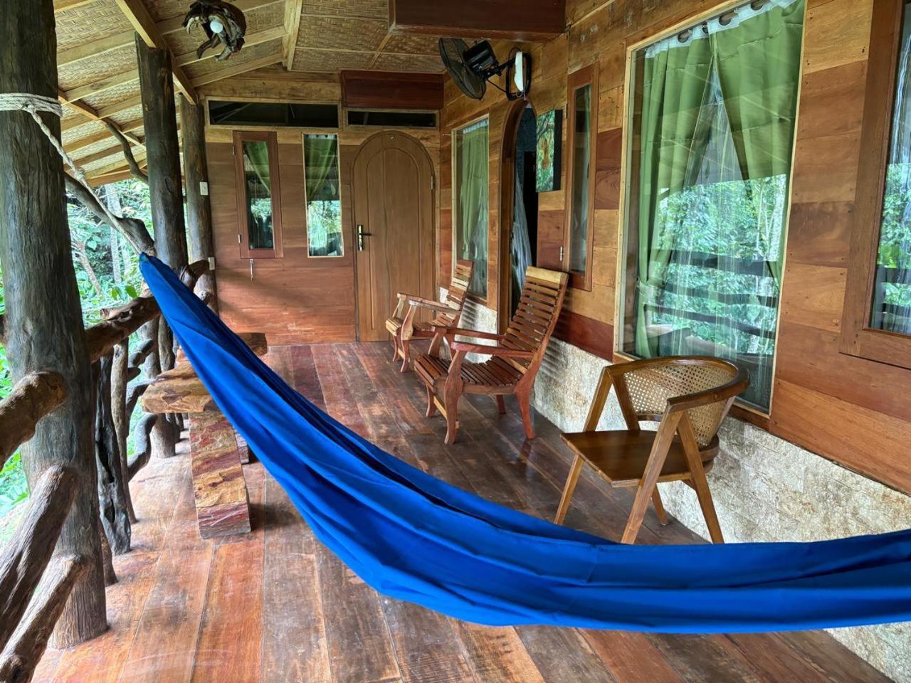 On The Rocks Bungalows, Restaurant And Jungle Trekking Tours Bukit Lawang Exterior foto