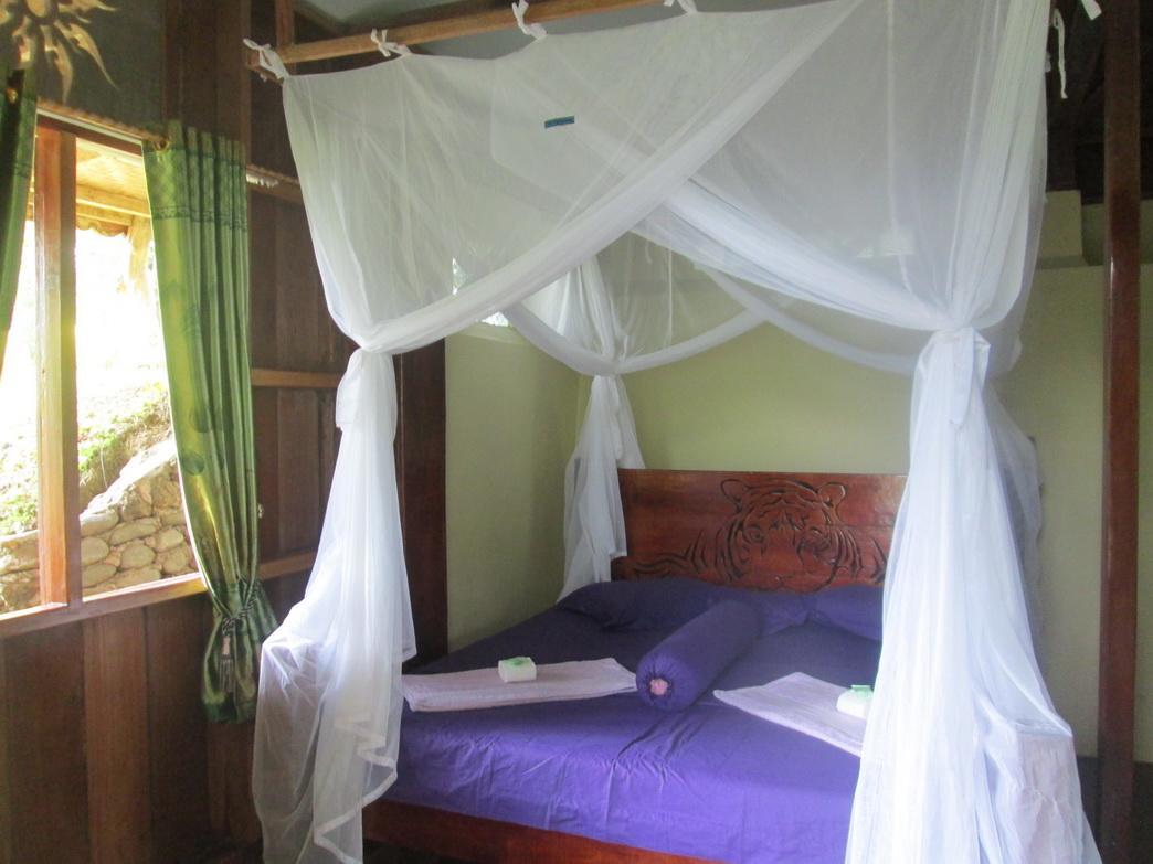 On The Rocks Bungalows, Restaurant And Jungle Trekking Tours Bukit Lawang Exterior foto