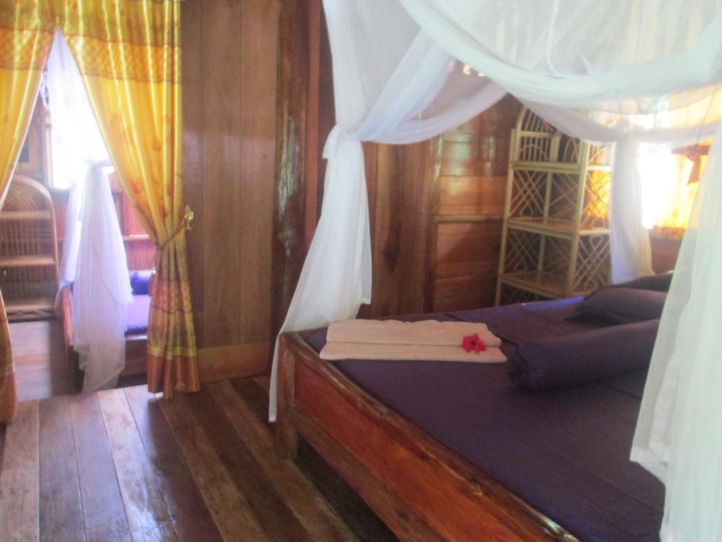 On The Rocks Bungalows, Restaurant And Jungle Trekking Tours Bukit Lawang Exterior foto