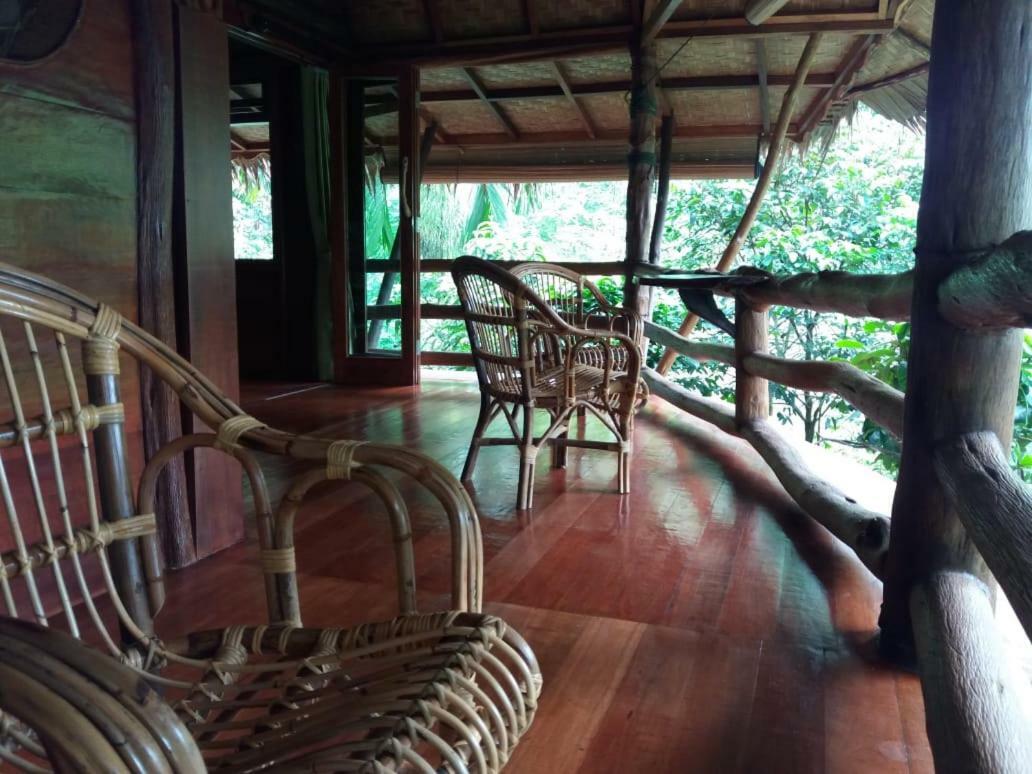 On The Rocks Bungalows, Restaurant And Jungle Trekking Tours Bukit Lawang Exterior foto