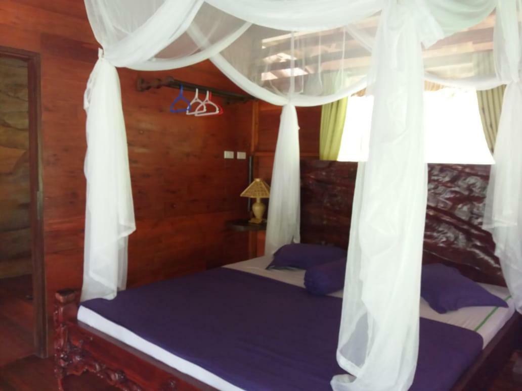 On The Rocks Bungalows, Restaurant And Jungle Trekking Tours Bukit Lawang Exterior foto