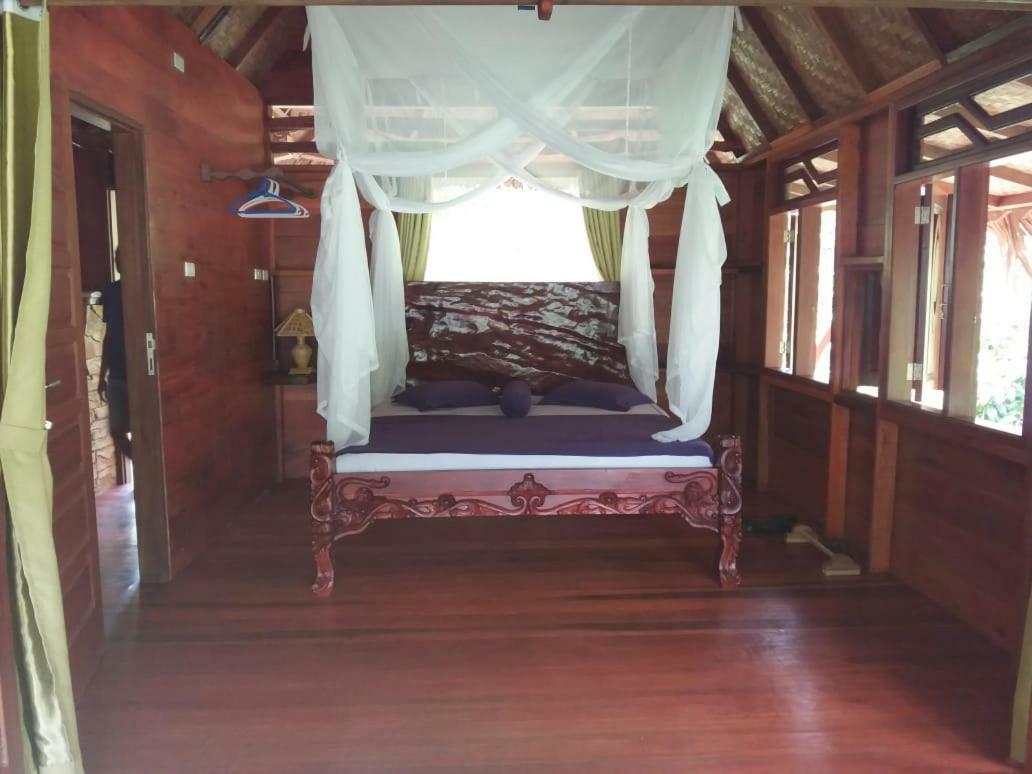 On The Rocks Bungalows, Restaurant And Jungle Trekking Tours Bukit Lawang Exterior foto