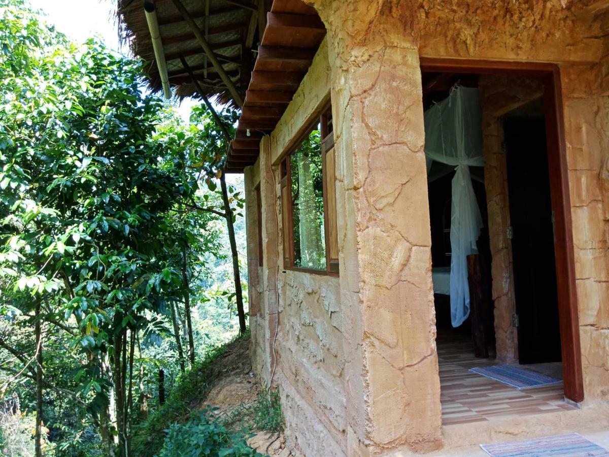 On The Rocks Bungalows, Restaurant And Jungle Trekking Tours Bukit Lawang Exterior foto